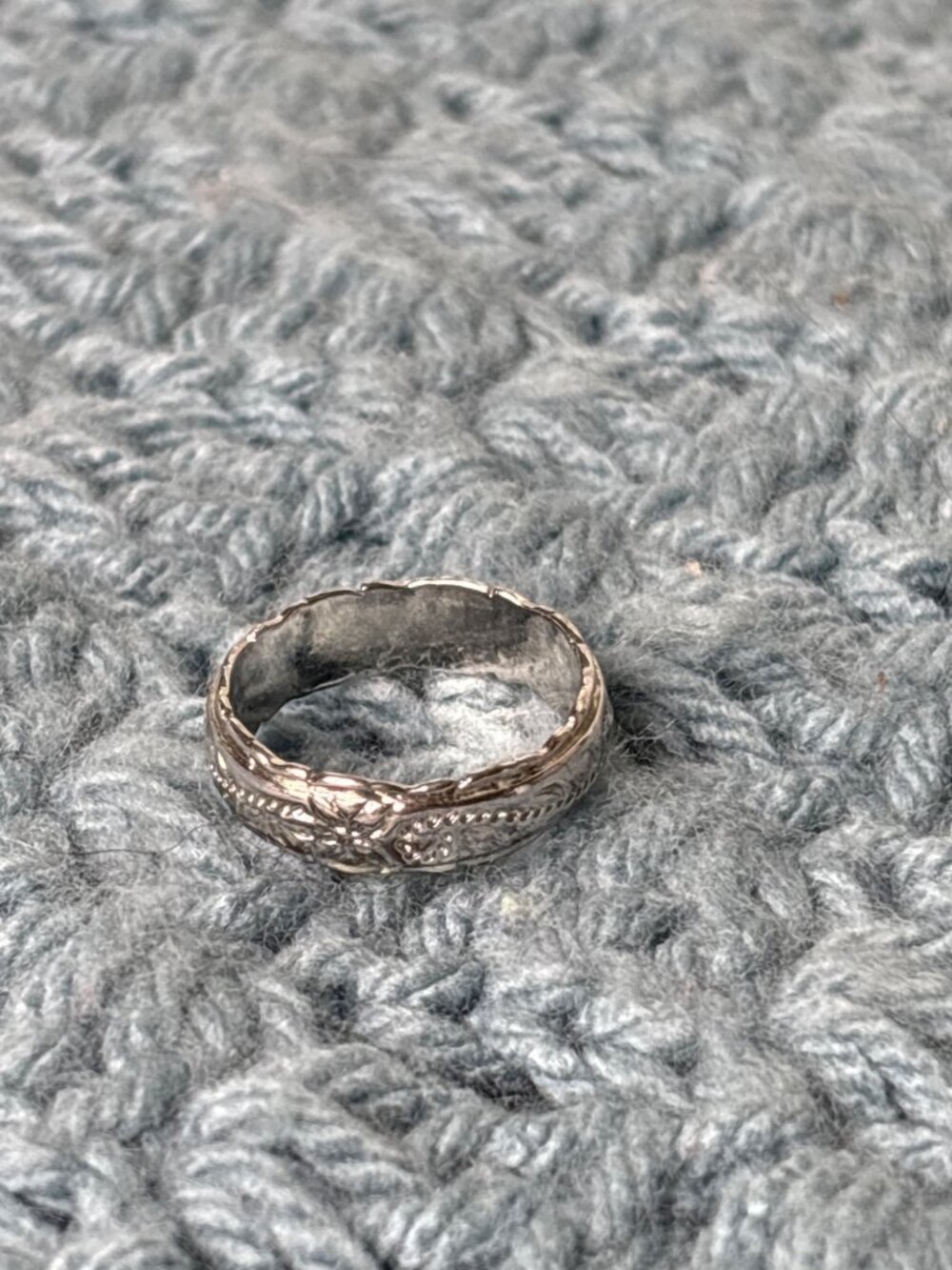 Silvertone Floral Scroll Patterned Ring Size 9.5 Some Metal Wear - Picture 3 of 7